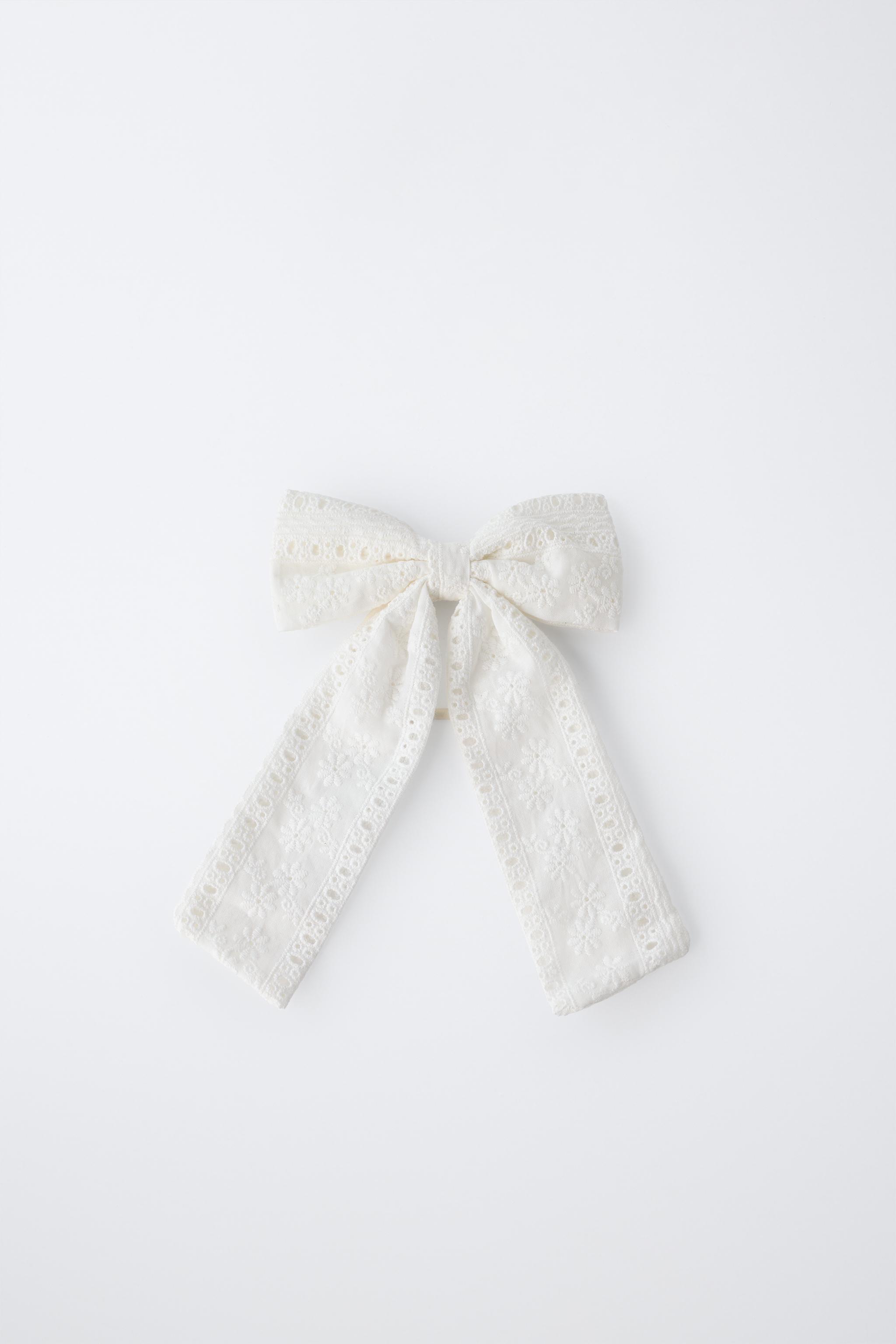 CUT-OUT BOW ELASTIC AND CLIP
